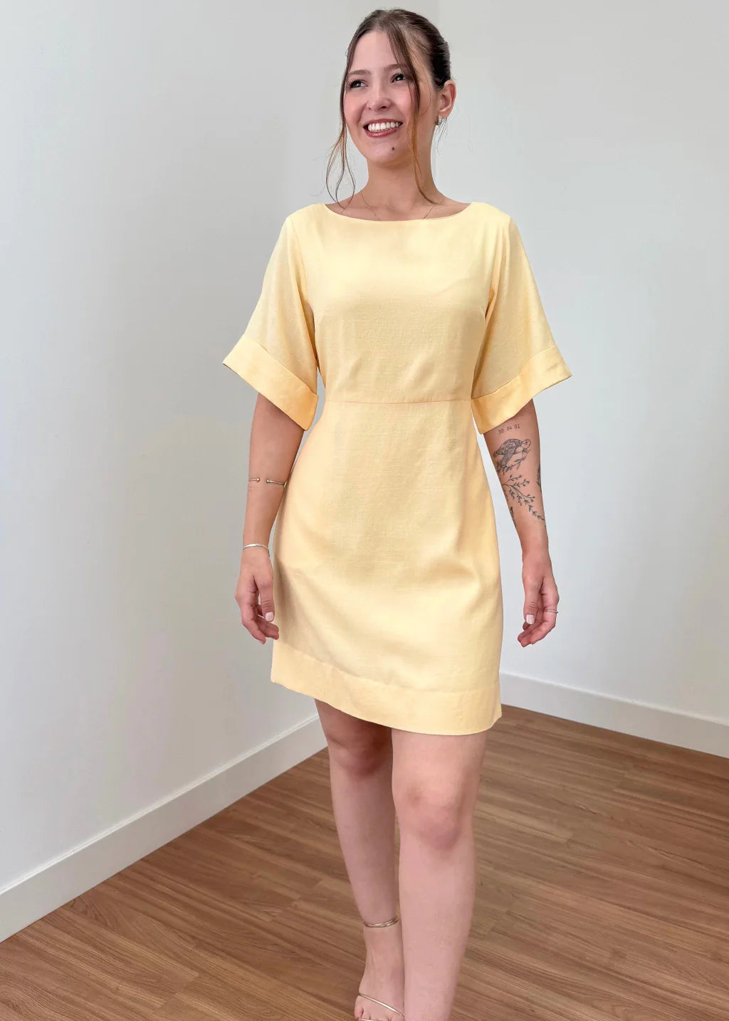 Vestido Trivê com mangas Amarelo Manteiga